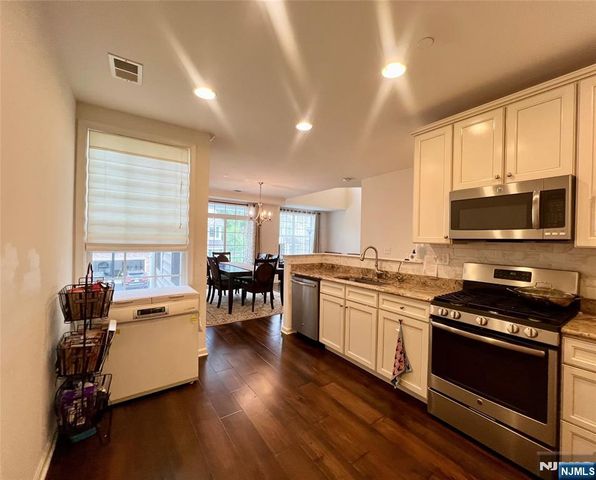 81 Autumn Way 20, Montvale, NJ 07645