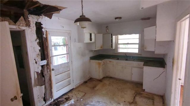 2014 Warren Drive, Austell, GA 30106