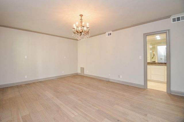 6 River Hollow Lane, Houston, TX 77027