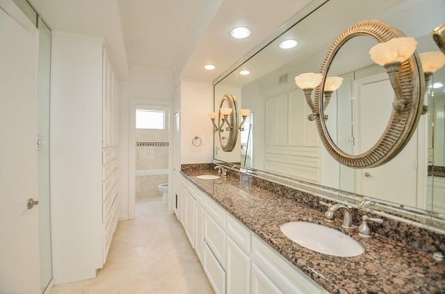 6 River Hollow Lane, Houston, TX 77027