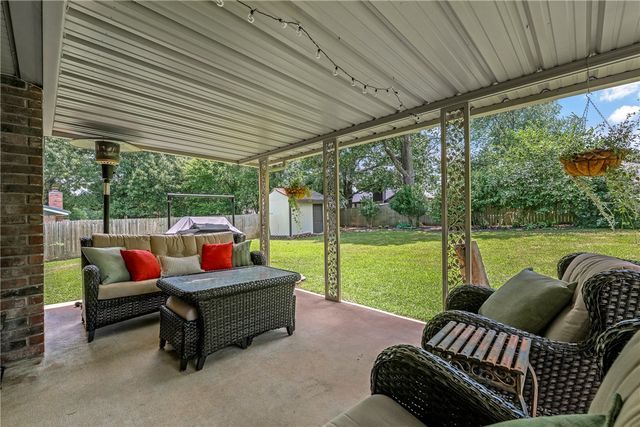 3101 N McDonald Avenue, Springdale, AR 72762