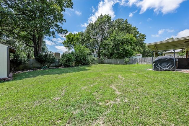 3101 N McDonald Avenue, Springdale, AR 72762