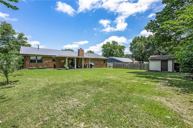 3101 N McDonald Avenue, Springdale, AR 72762