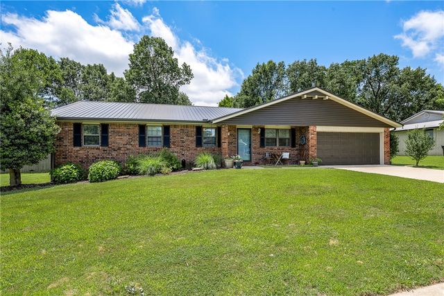 3101 N McDonald Avenue, Springdale, AR 72762