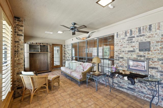 2202 Lakeforest Drive, Weatherford, TX 76087