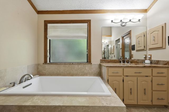 2202 Lakeforest Drive, Weatherford, TX 76087