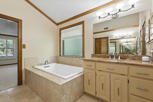 2202 Lakeforest Drive, Weatherford, TX 76087