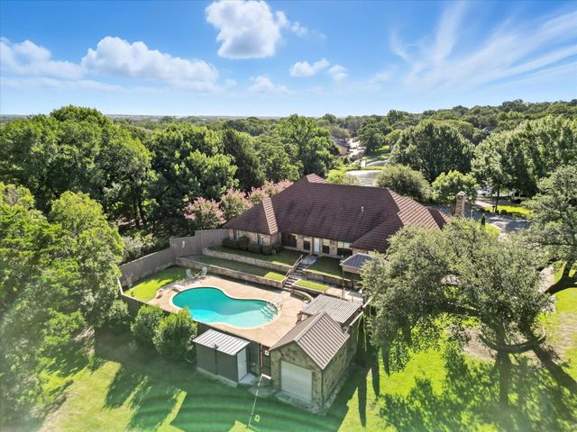 2202 Lakeforest Drive, Weatherford, TX 76087