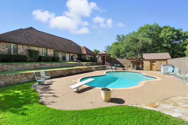 2202 Lakeforest Drive, Weatherford, TX 76087