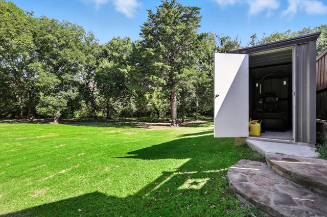 2202 Lakeforest Drive, Weatherford, TX 76087