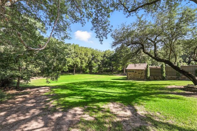 2202 Lakeforest Drive, Weatherford, TX 76087