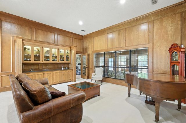 2202 Lakeforest Drive, Weatherford, TX 76087