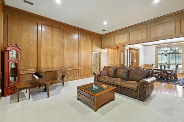 2202 Lakeforest Drive, Weatherford, TX 76087