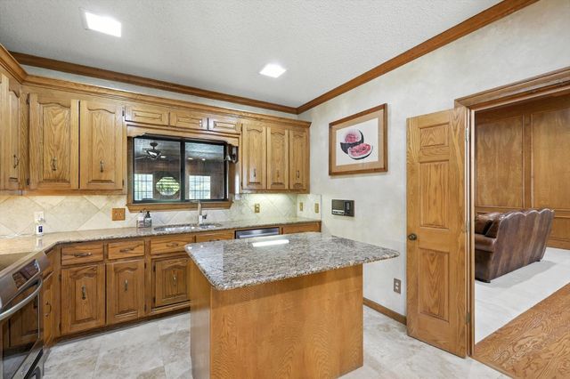 2202 Lakeforest Drive, Weatherford, TX 76087