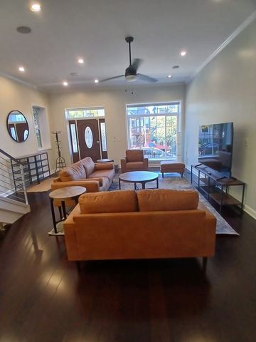 3027 N Allen Avenue, Chicago, IL 60618