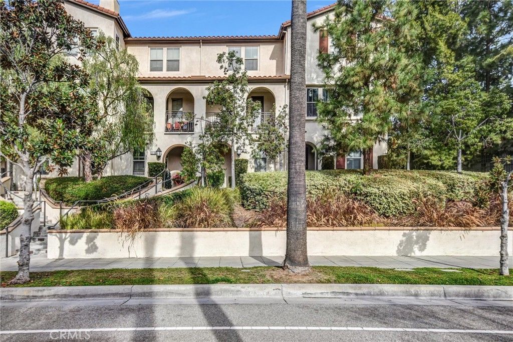 827 E Promenade E, Azusa, CA 91702