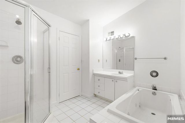 130 Panorama Drive, Edgewater, NJ 07020