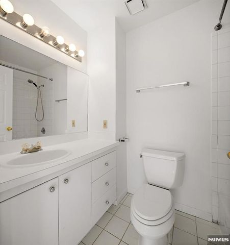 130 Panorama Drive, Edgewater, NJ 07020