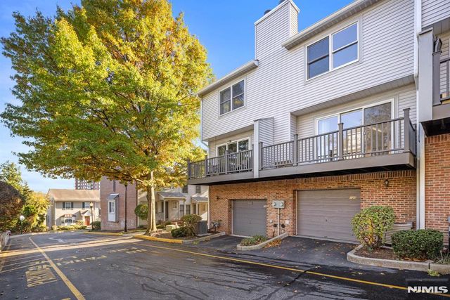 130 Panorama Drive, Edgewater, NJ 07020