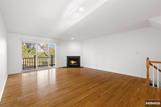 130 Panorama Drive, Edgewater, NJ 07020