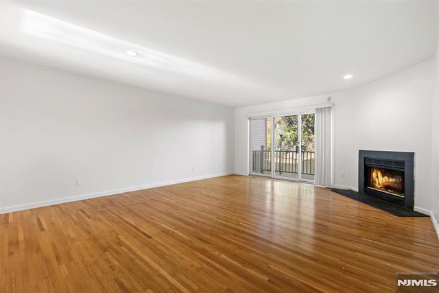 130 Panorama Drive, Edgewater, NJ 07020