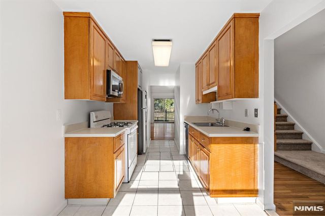 130 Panorama Drive, Edgewater, NJ 07020