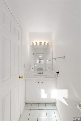 130 Panorama Drive, Edgewater, NJ 07020