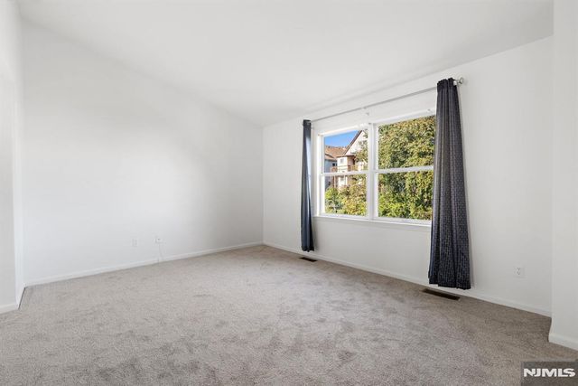 130 Panorama Drive, Edgewater, NJ 07020