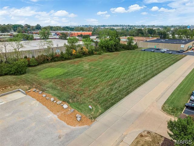 1160 Walters Way Lane, Olivette, MO 63132