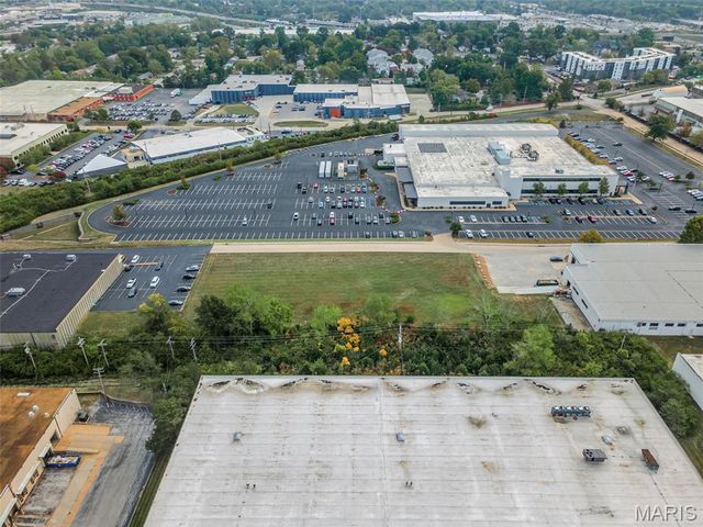 1160 Walters Way Lane, Olivette, MO 63132