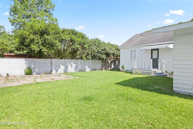 524 Loreauville Road, New Iberia, LA 70563