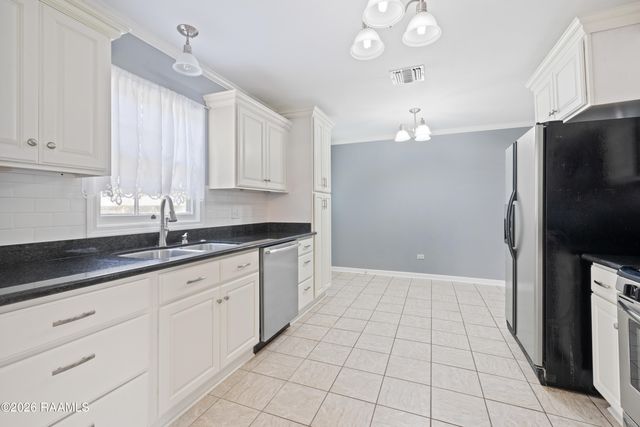 524 Loreauville Road, New Iberia, LA 70563