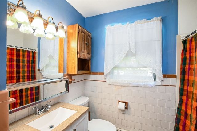 66 Seymour St, New Bedford, MA 02744
