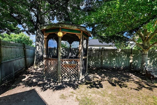 66 Seymour St, New Bedford, MA 02744