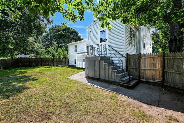 66 Seymour St, New Bedford, MA 02744