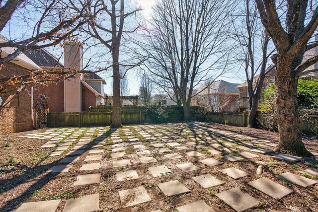 1405 Saddle Club Way, Lexington, KY 40504