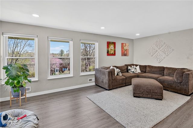 6038 Dalmation Dr, Bethel Park, PA 15102