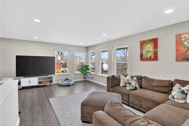 6038 Dalmation Dr, Bethel Park, PA 15102