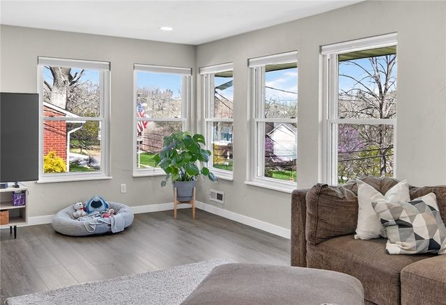 6038 Dalmation Dr, Bethel Park, PA 15102