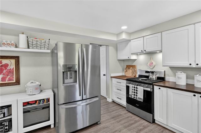 6038 Dalmation Dr, Bethel Park, PA 15102