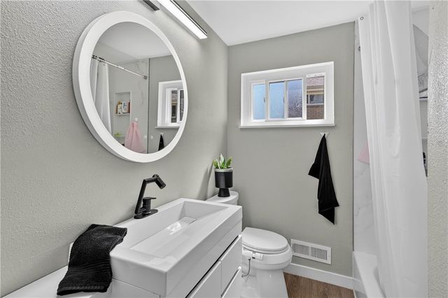 6038 Dalmation Dr, Bethel Park, PA 15102