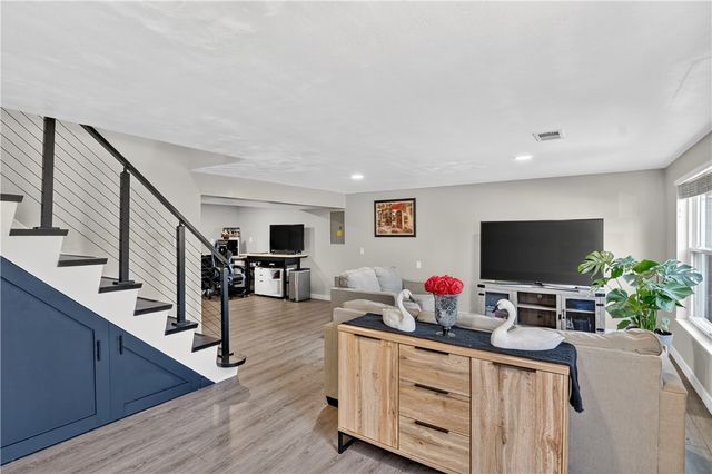 6038 Dalmation Dr, Bethel Park, PA 15102