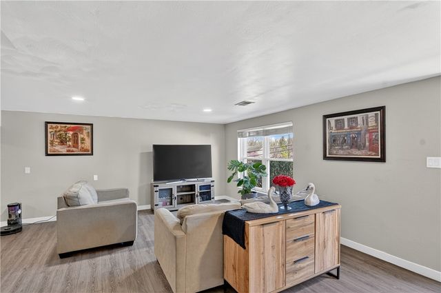 6038 Dalmation Dr, Bethel Park, PA 15102
