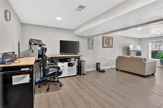 6038 Dalmation Dr, Bethel Park, PA 15102