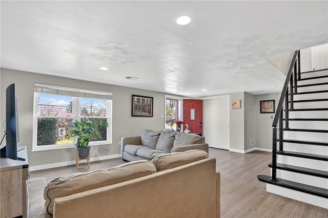 6038 Dalmation Dr, Bethel Park, PA 15102