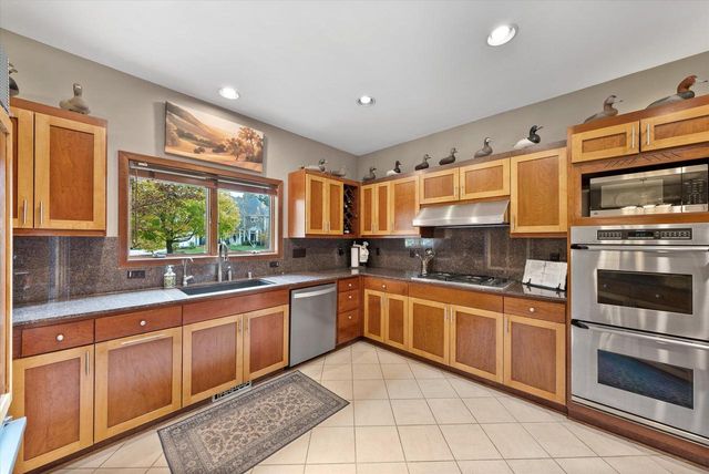 1319 Creekside COURT, Grafton, WI 53024