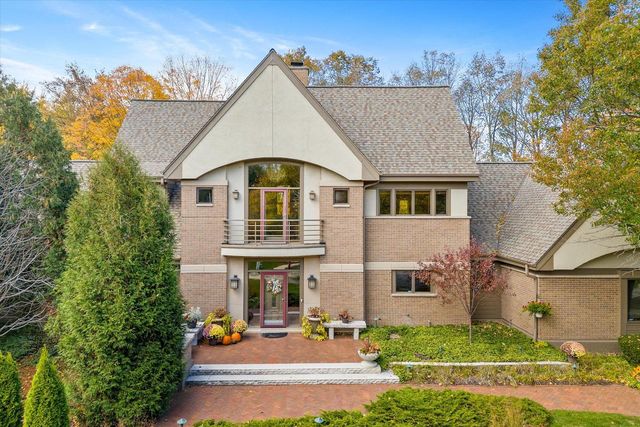 1319 Creekside COURT, Grafton, WI 53024