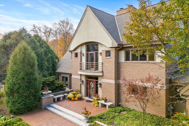 1319 Creekside COURT, Grafton, WI 53024