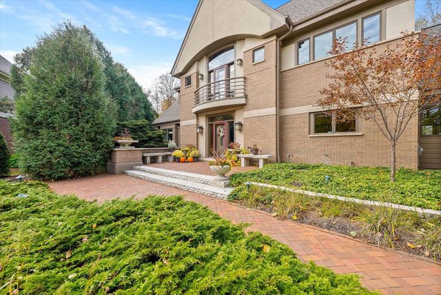 1319 Creekside COURT, Grafton, WI 53024