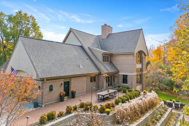 1319 Creekside COURT, Grafton, WI 53024